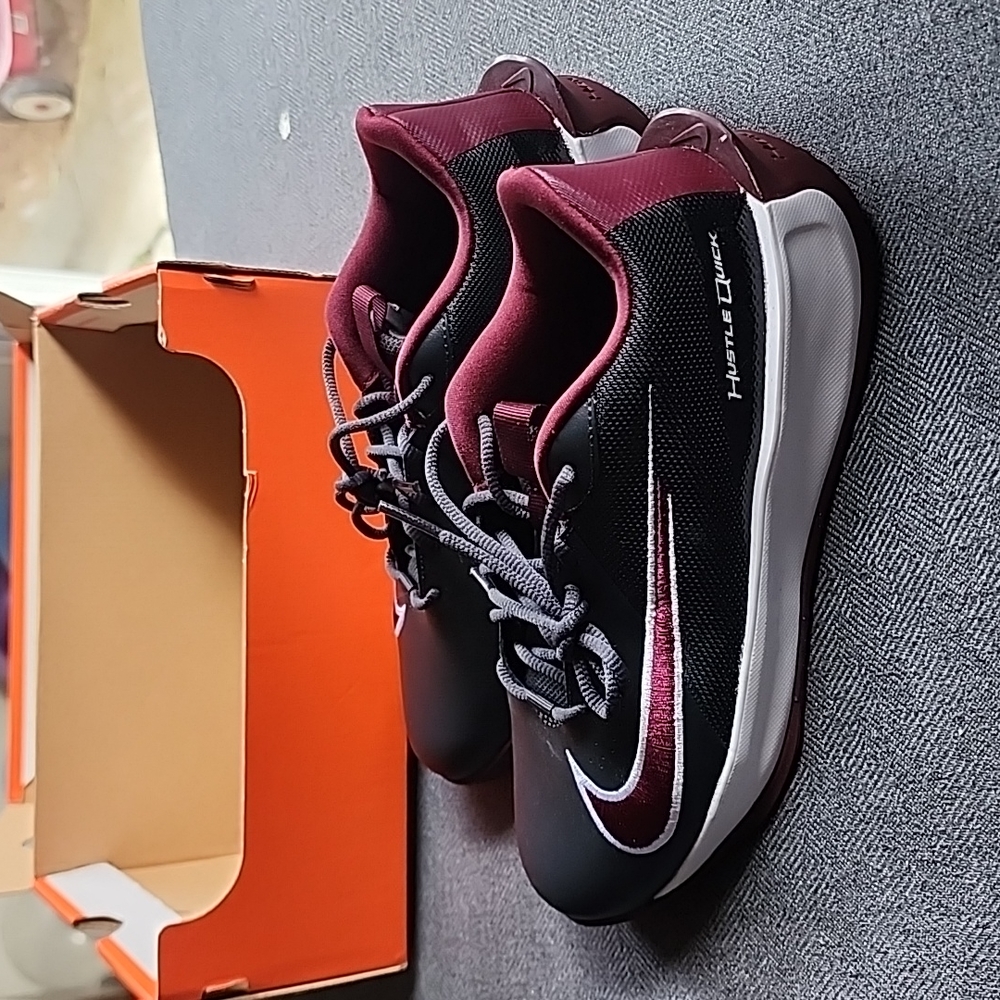 Nike Hustle Quick 3 sport shoes